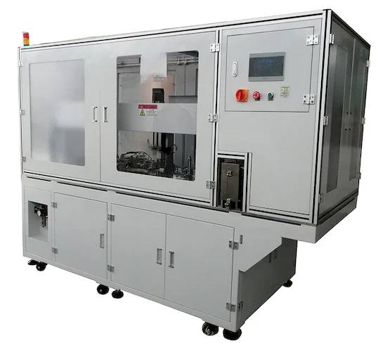 Automatische Schneide-, Wickel- und Bindemaschine