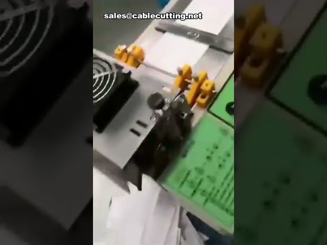 Hochpräzise automatische Maskenschneidemaschine – Effiziente Produktion medizinischer Masken