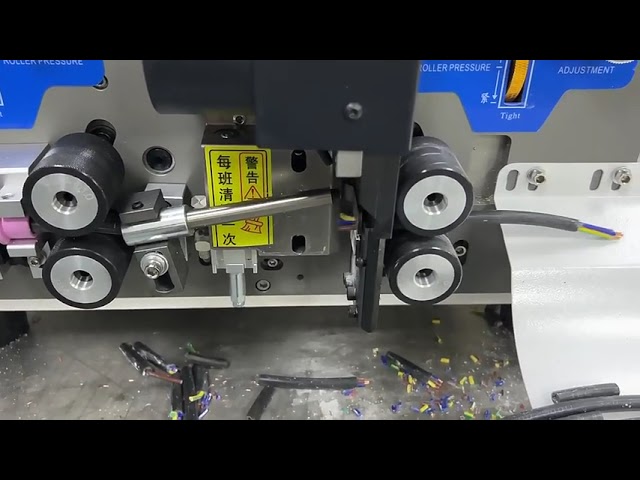 Abisolierautomat für 8 Adern – Effiziente Kabelbearbeitung & Automatisierung