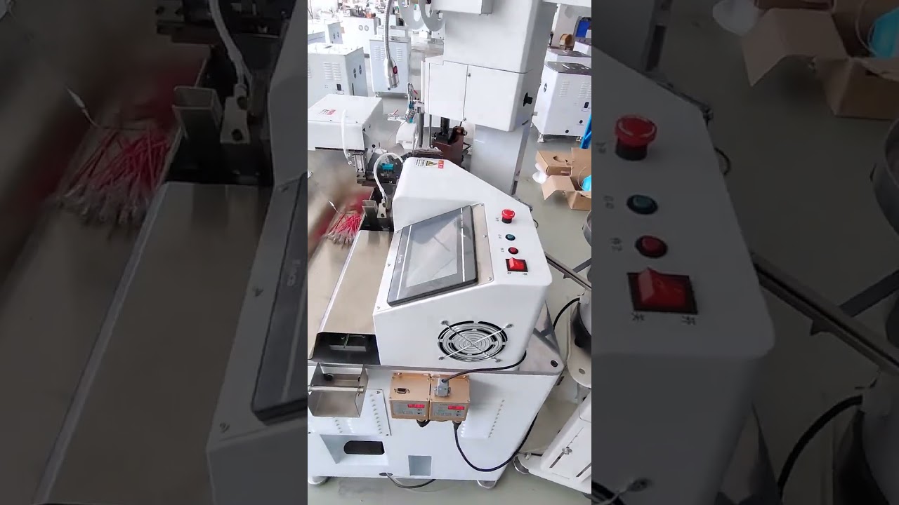 Verzinnen und Gehäuseeinsetzen – Kabelbaumverarbeitung #Factory #Maschine #Kabelabisolierer