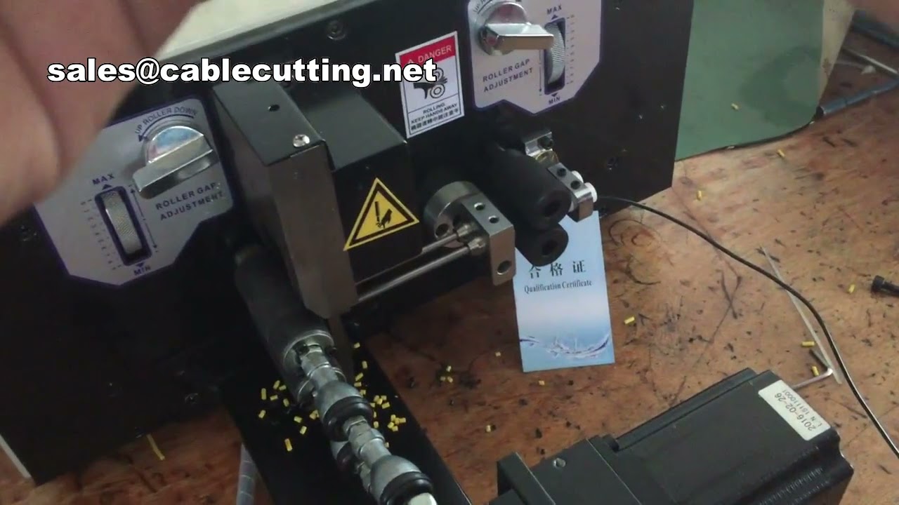 Automatische Drahtabisolier- und Verdrillmaschine - Präzision und Effizienz