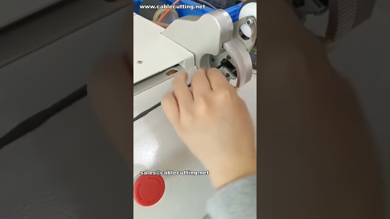 Automatisiertes Acetatband-Abrollen für verzweigte Kabel mit Trennpapier-Führung | Industrieautomation