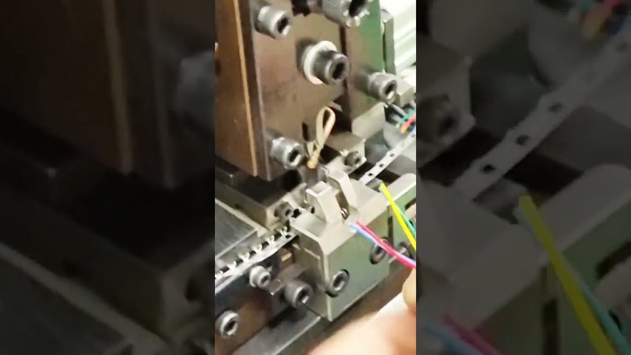 Endlosband-Kontaktierungsmaschine | Zwei Drähte mit einem Terminal crimpen #Fabrik #Maschine